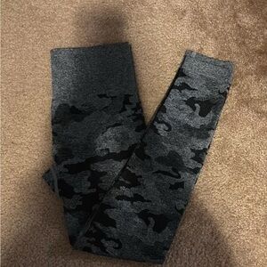 Gymshark Women’s Black and Gray Camouflage Leggings